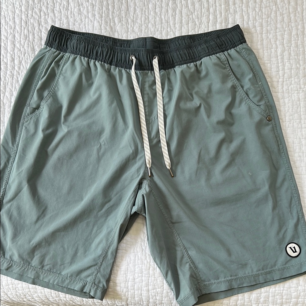 Vuori Light Sage Green Core Shorts Size Large 9” inseam